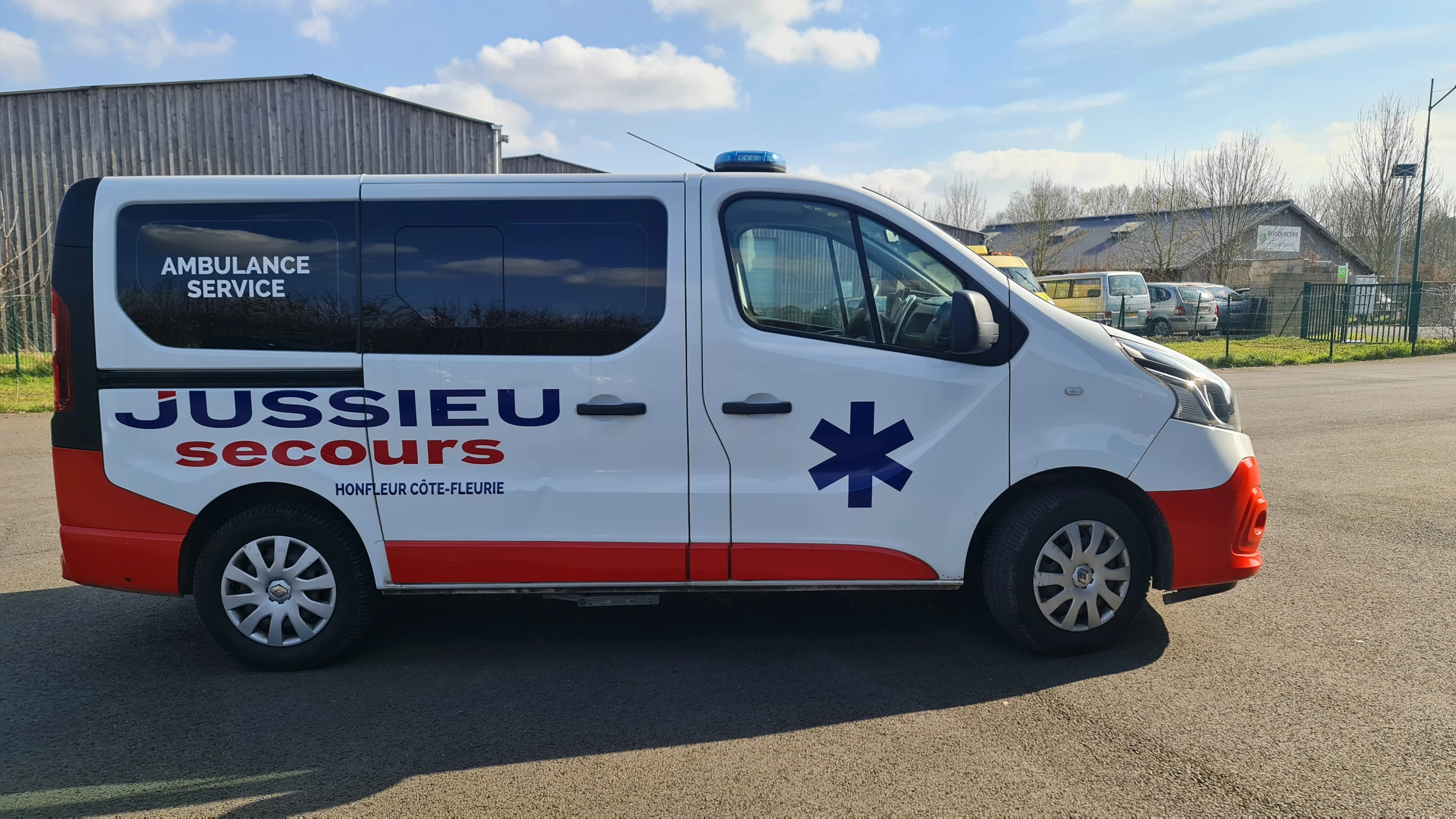 Ambulance Petir volume_NISSAN 2